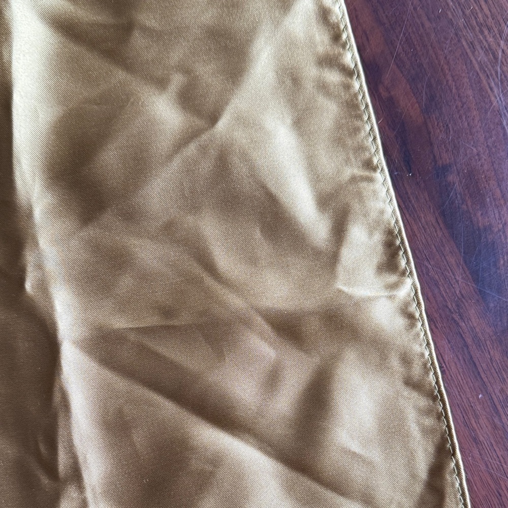 Le chateau - Gold Satin Handkerchief - Picture 4 of 4